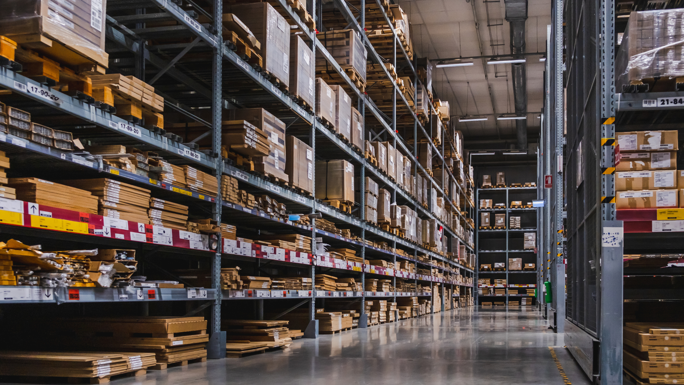 US-Retailer-Warehouse